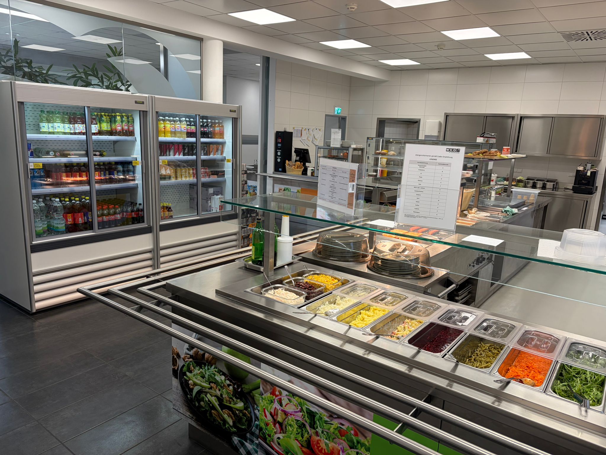 Buffet mit frisch zubereiteten Speisen